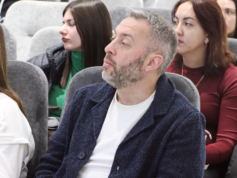 2140 image for slide