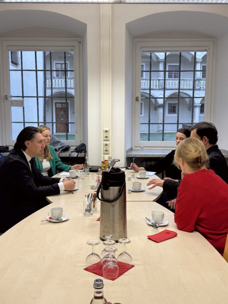 2285 image for slide