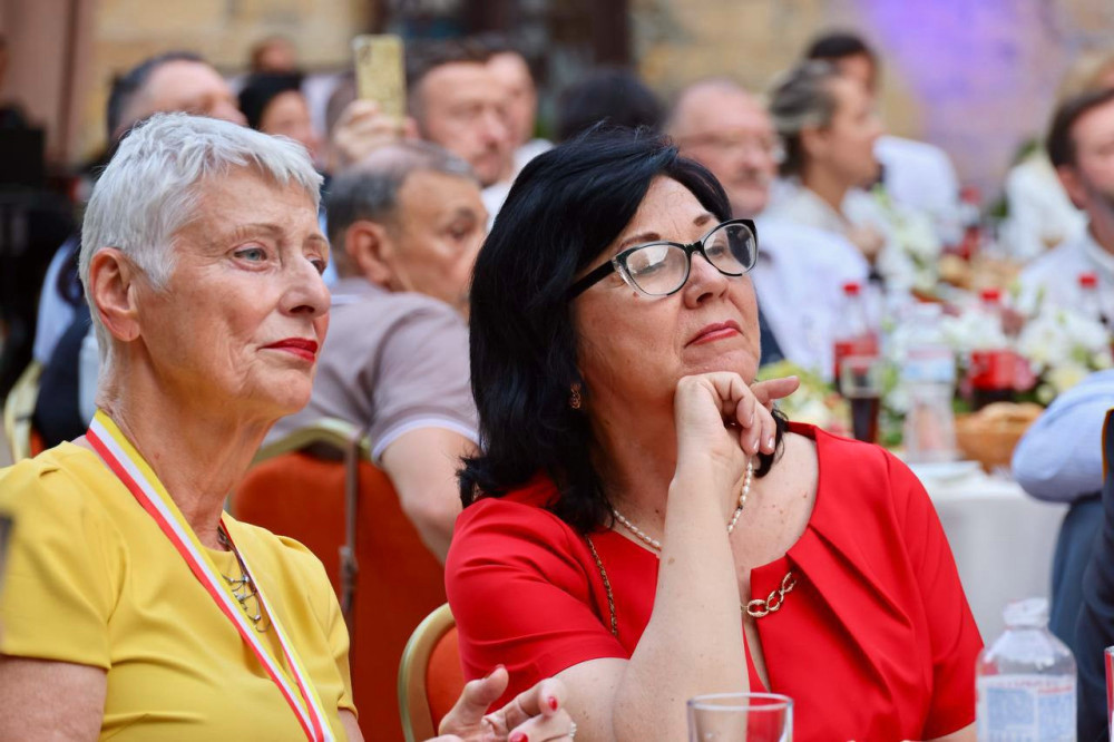 6332 image for slide