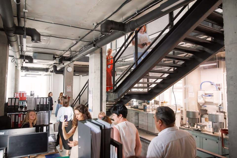 6430 image for slide