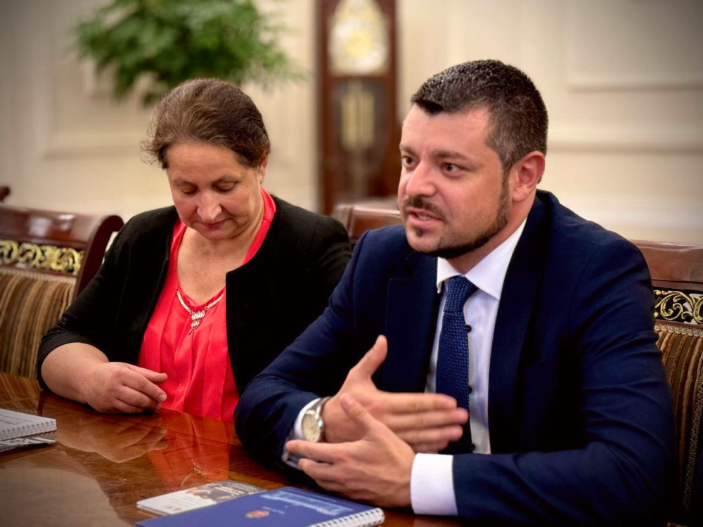 6905 image for slide